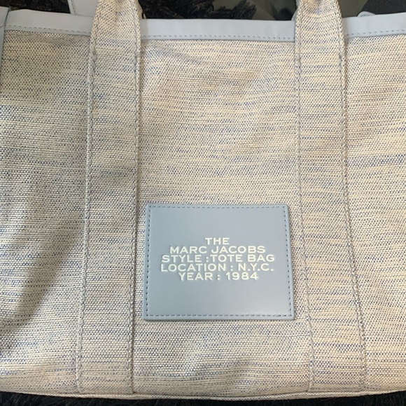 Marc Jacob Tote Bag , used has minor stains on the bottom and handles - Picture 7 of 9